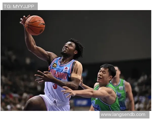 北京篮球队在世锦赛积分榜上以76分稳居首位展现强劲实力